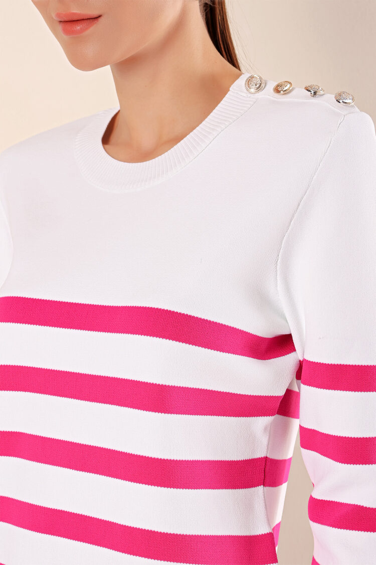 White Sweater With Round Neck And Long Sleeves