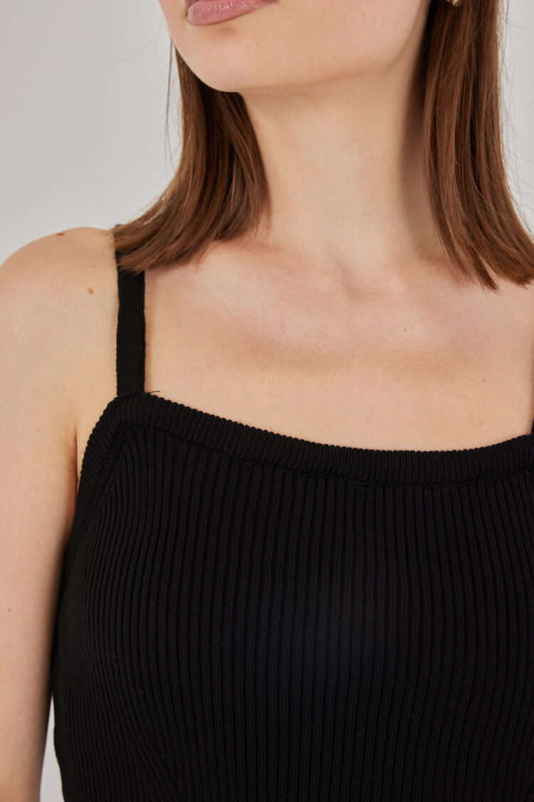 Slim Fit Sleeveless Crop Blouse With Cap Sleeves