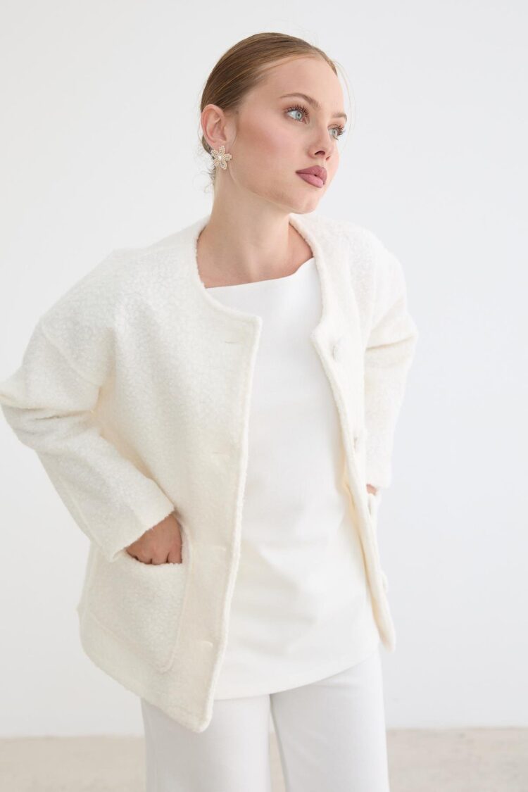 White Elegant Single-Breasted Coat With Buttoned Closure
