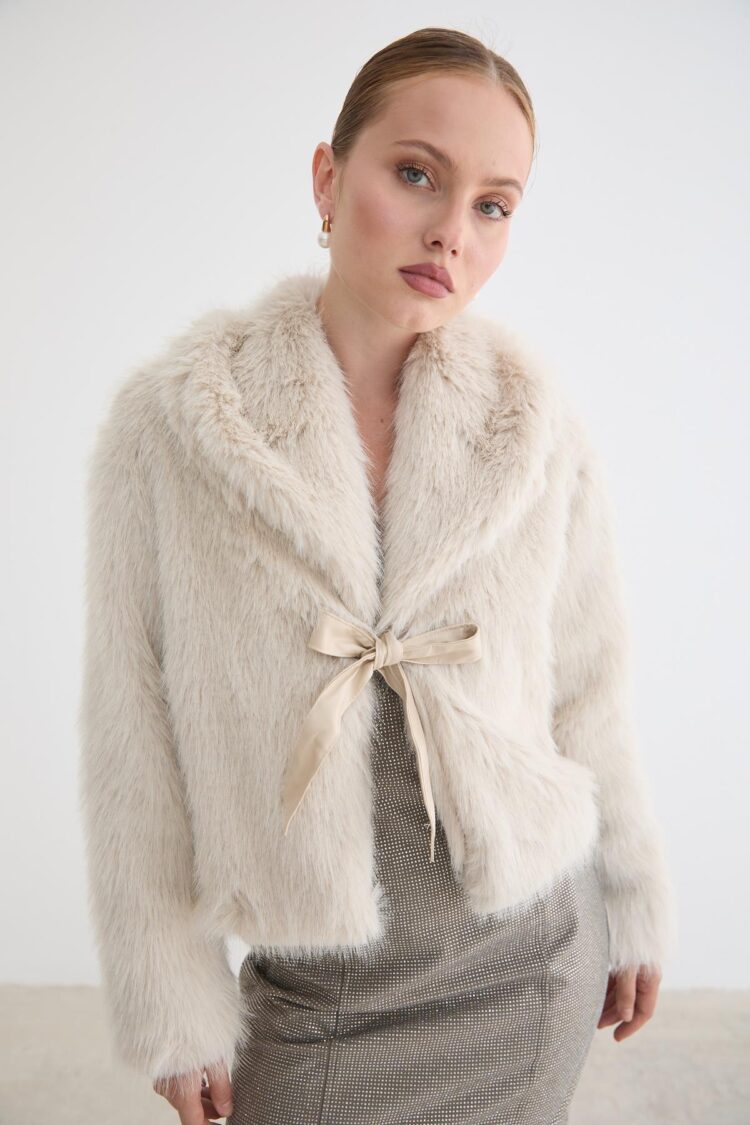 Elegant Beige Fur Coat With Notched Collar