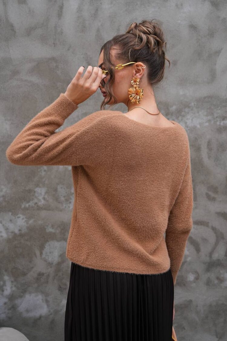 Sweater With Round Neck And Long Sleeves