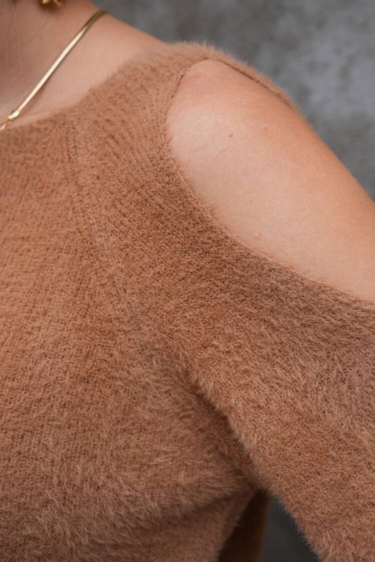 Sweater With Boat Neck And Long Sleeves