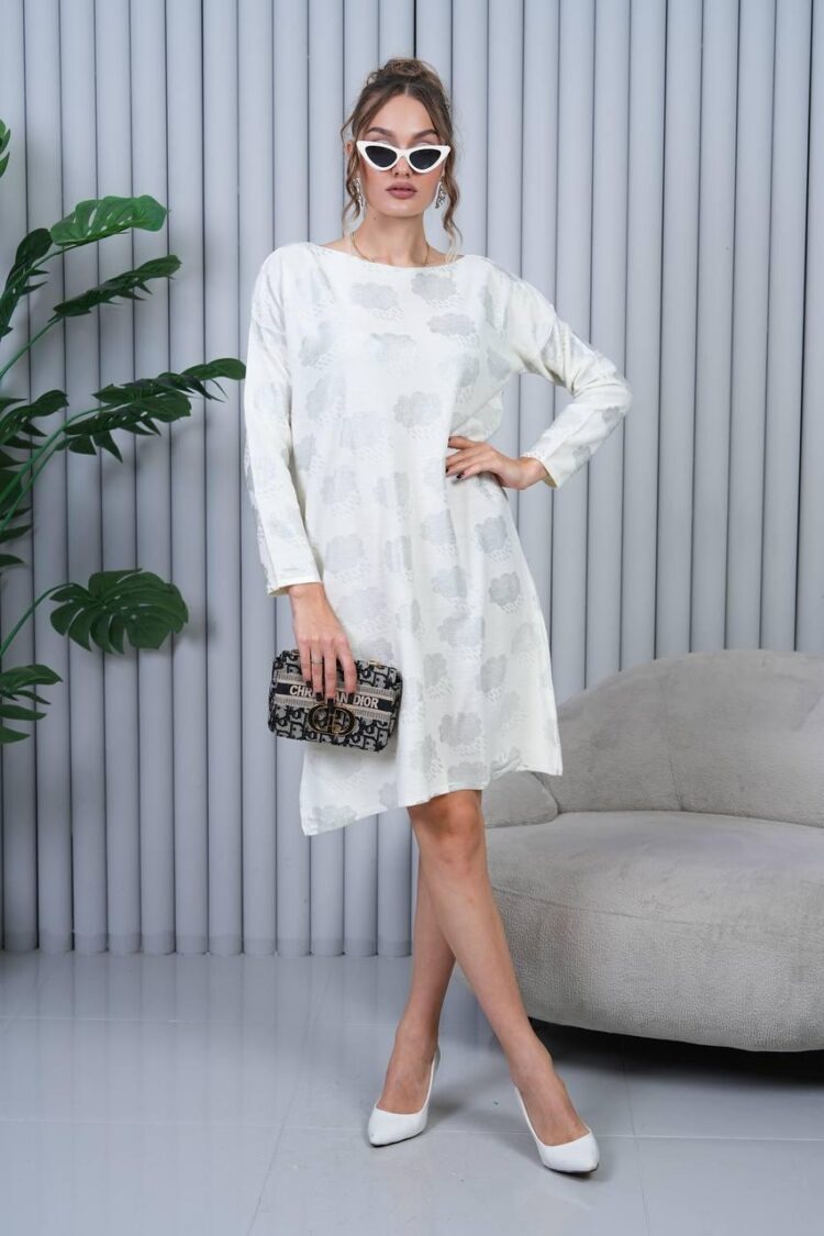 Elegant White Shift Dress With Long Sleeves