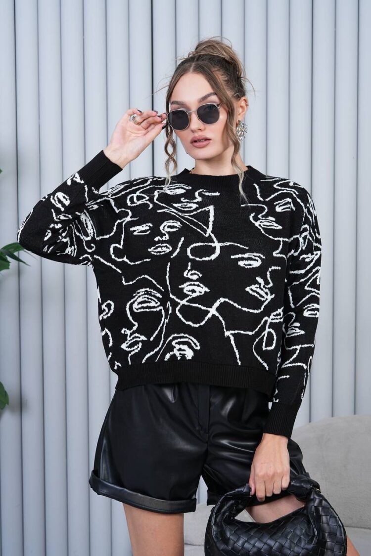 Crew Neck Sweater With Long Sleeves
