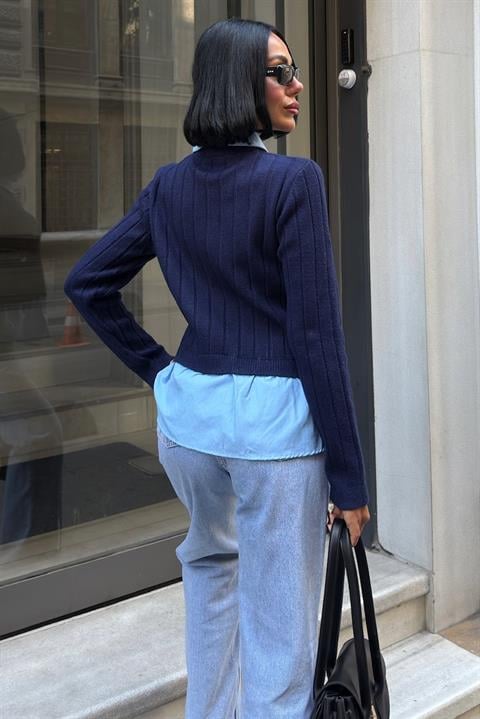Sweater With Striped And Plain Style