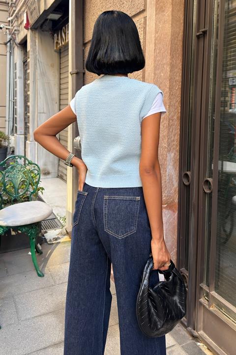 Buttoned Crop Vest With Regular Fit