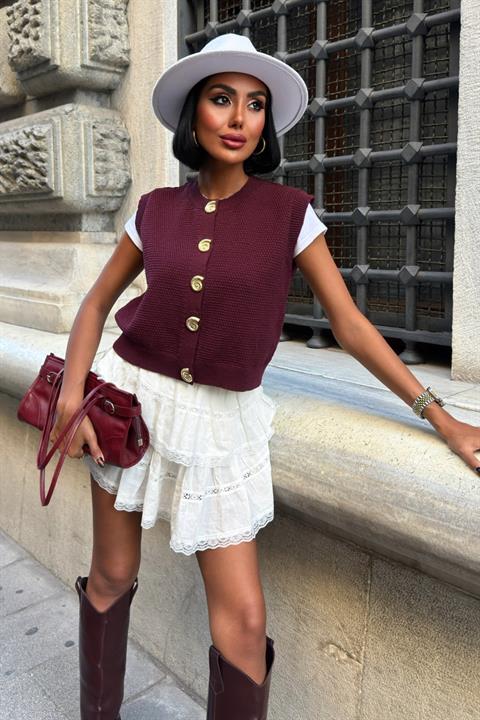 Crop Vest With Buttoned Closure