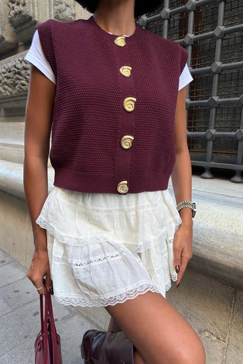 Crop Vest With Buttoned Closure