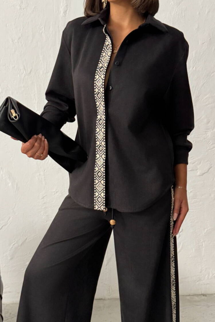 ElegantShirt With Polo Neck And Buttoned Closure