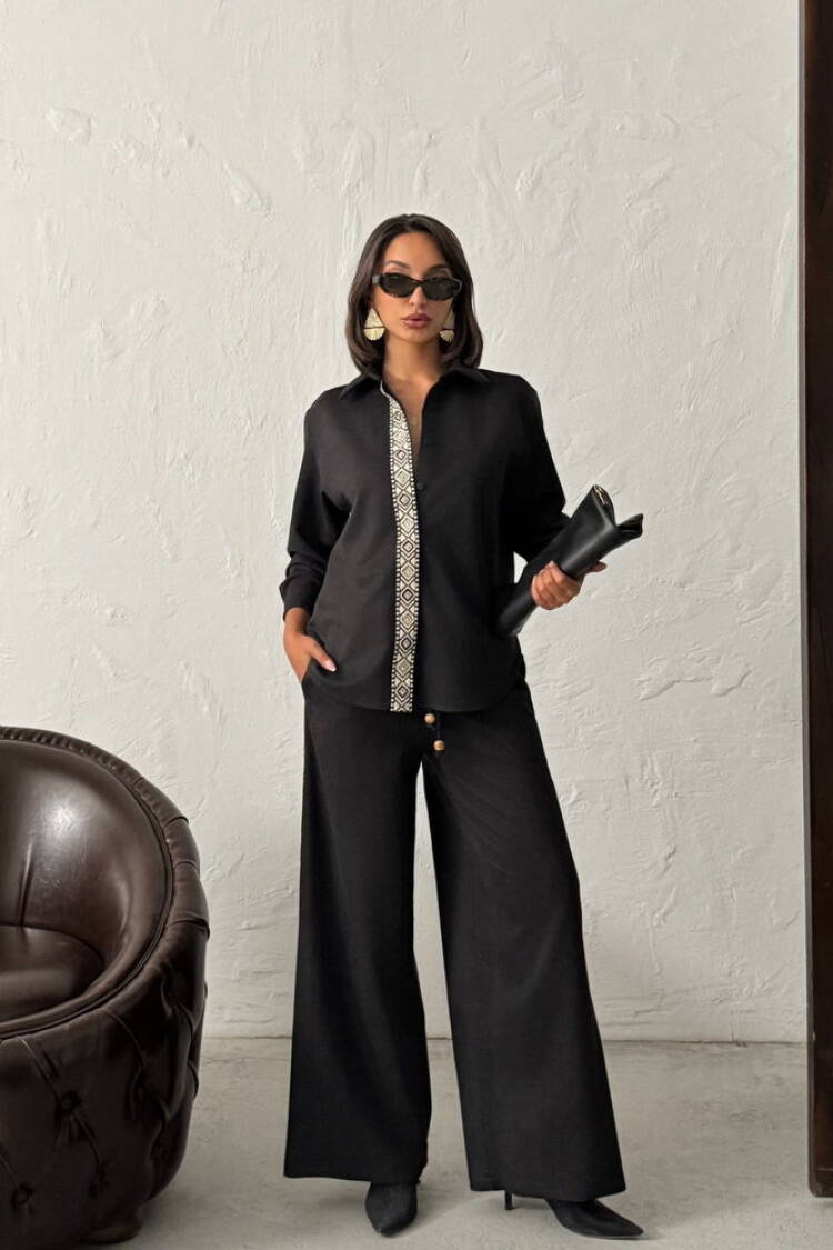 ElegantShirt With Polo Neck And Buttoned Closure