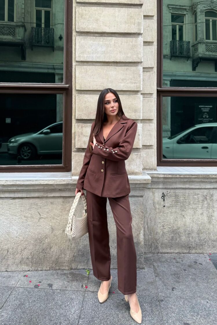 ElegantSuit With Flap Pockets