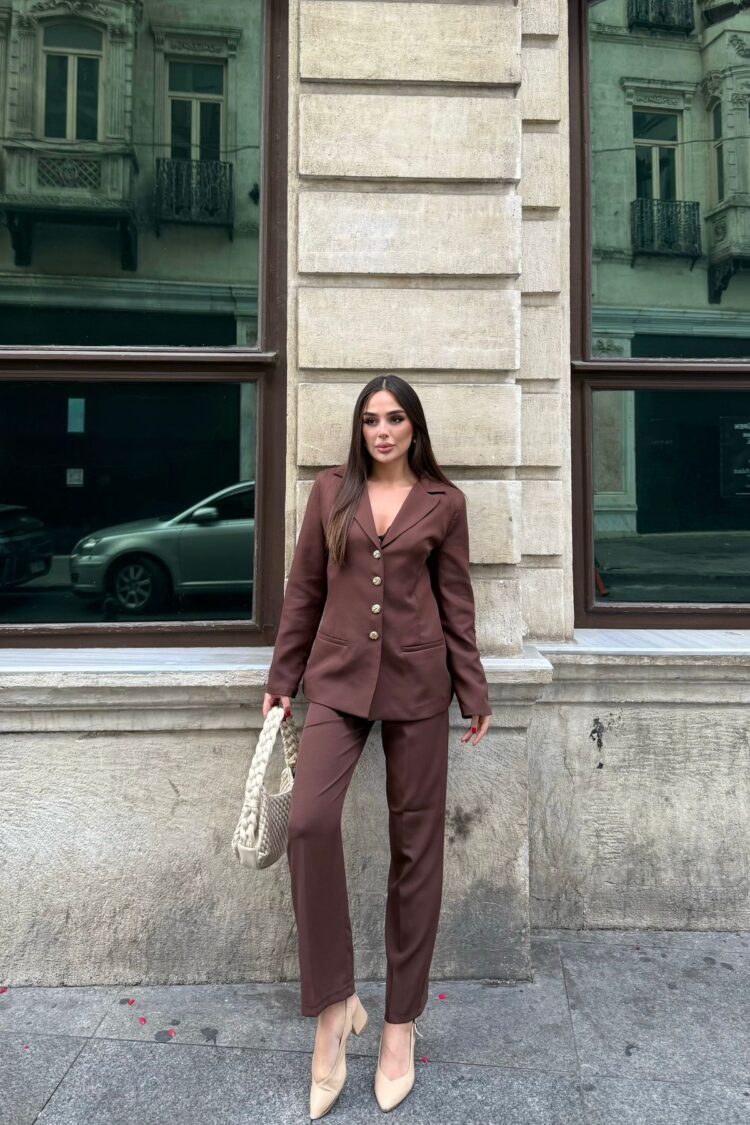 ElegantSuit With Flap Pockets