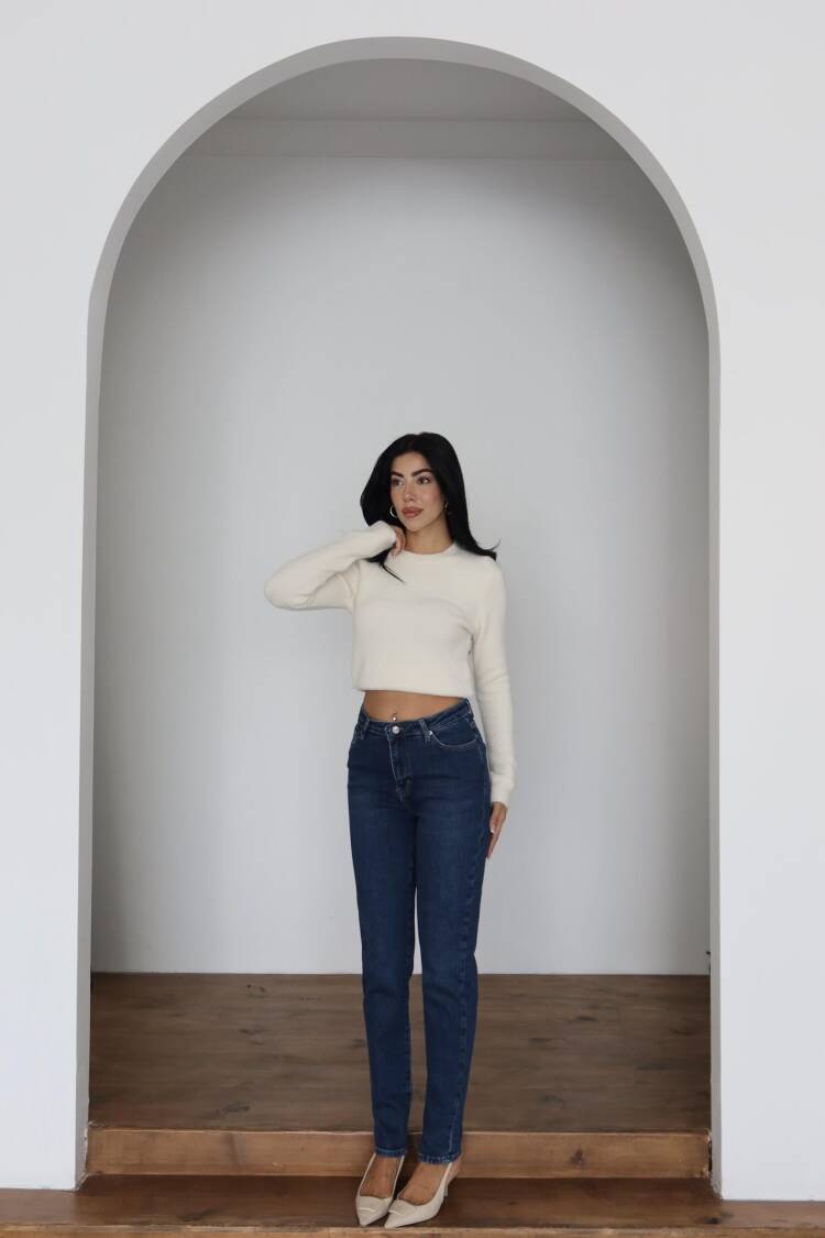 Mom Jeans With High Waist & Buttoned Closure
