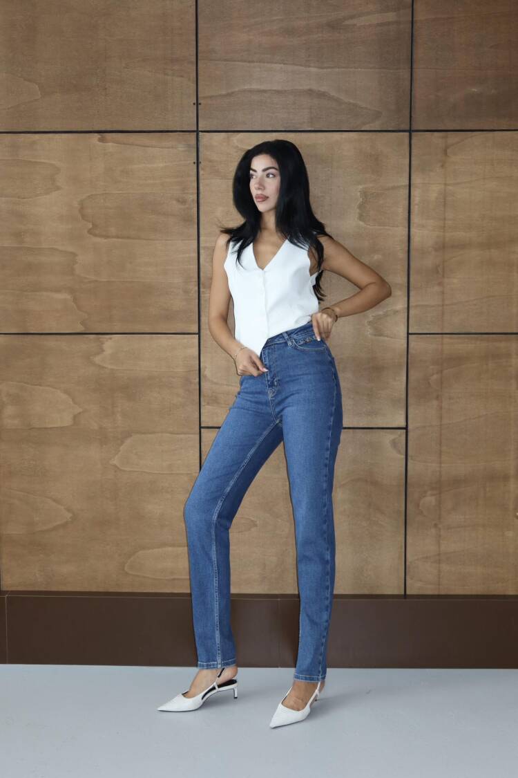 Mom Jeans With High Waist And Straight Leg