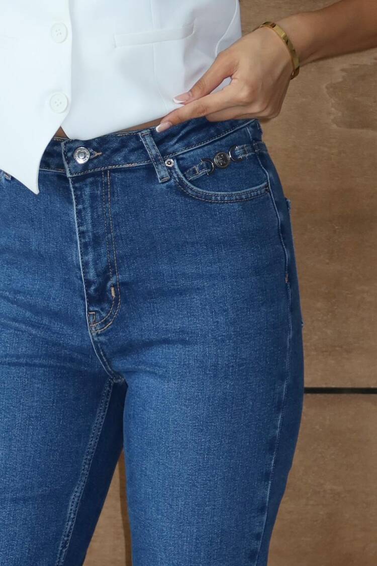 Mom Jeans With High Waist And Straight Leg