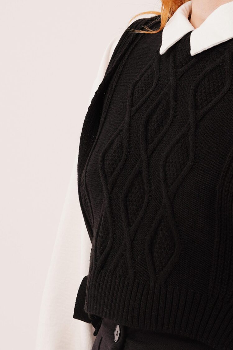 Modest Tie-Up Crop Vest