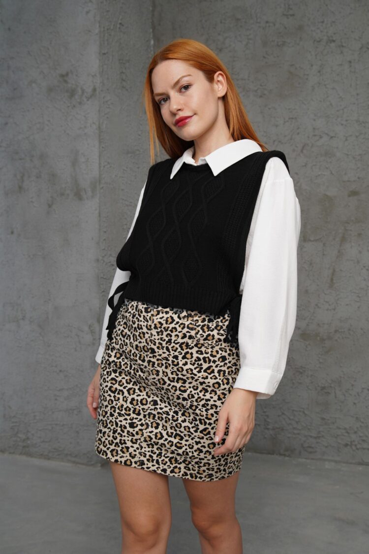 Modest Tie-Up Crop Vest