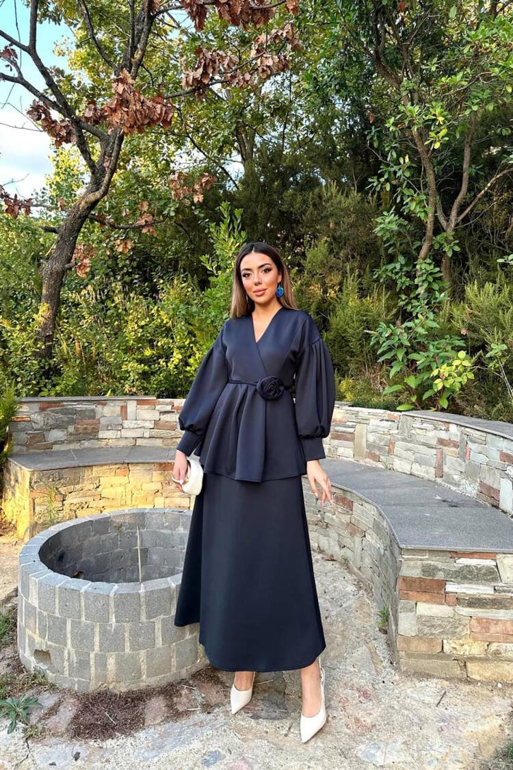 Modest Elegant Formal A-Line Maxi Dress With Long Ballon Sleeves And V-Neck