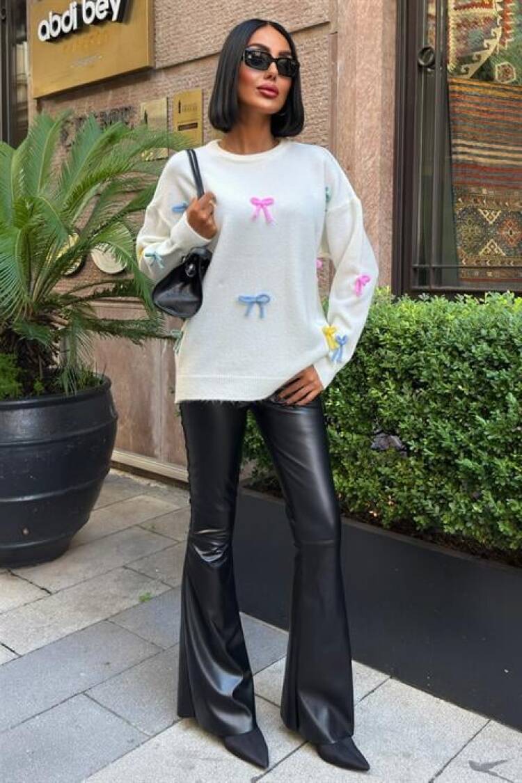 White Oversized Fit Sweater With Round Neck