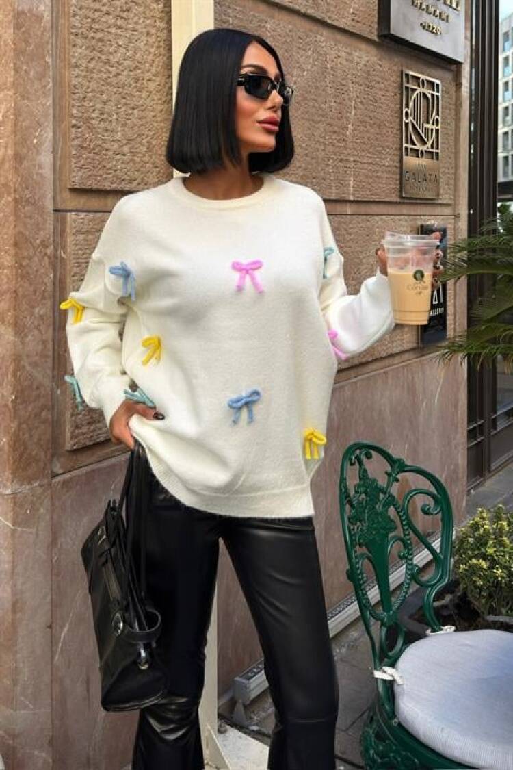 White Oversized Fit Sweater With Round Neck
