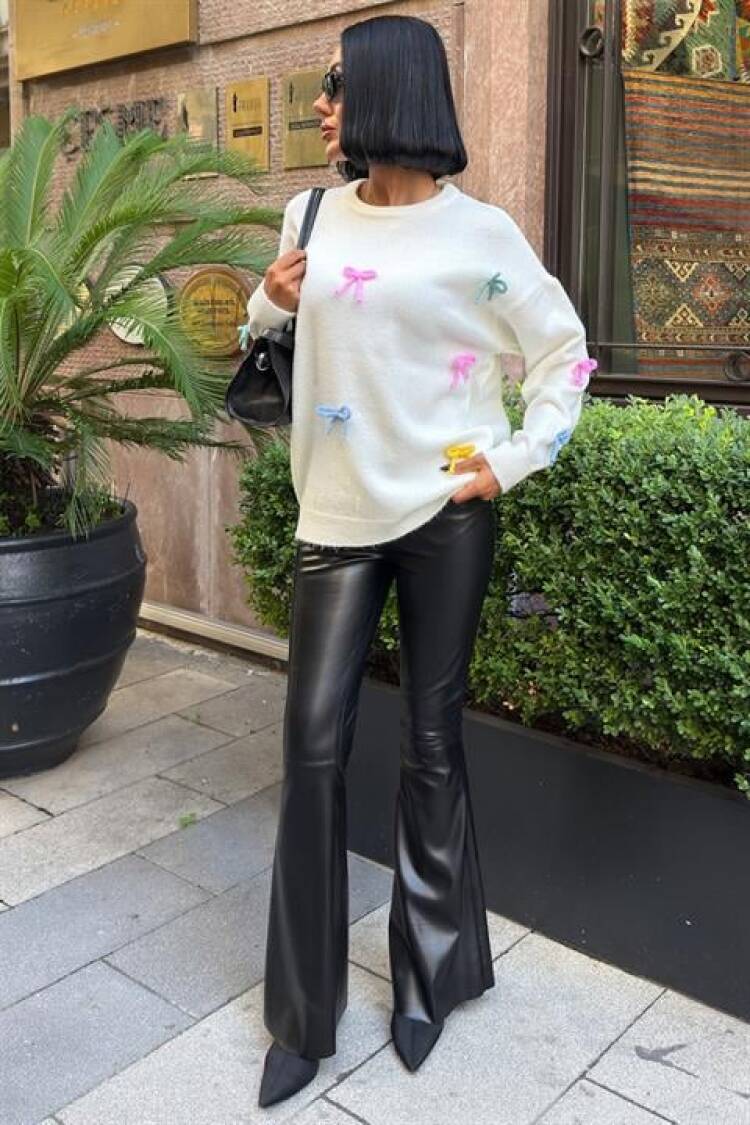 White Oversized Fit Sweater With Round Neck