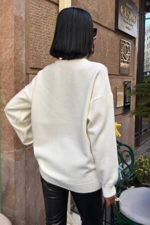 White Oversized Fit Sweater With Round Neck - Brand: Sobe Istanbul - Women & Kids, Baby Clothes Wholesale - Globality Store