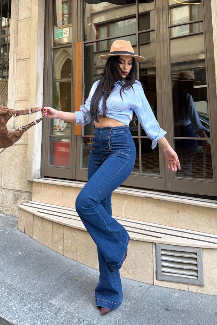 Mom Jeans With Flare Leg And High Waist