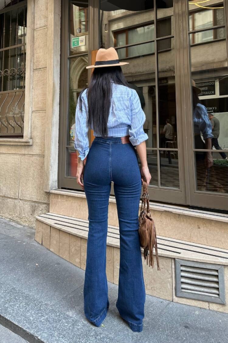 Mom Jeans With Flare Leg And High Waist