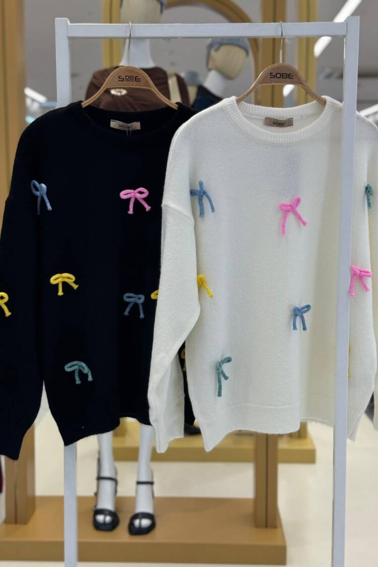White Oversized Fit Sweater With Round Neck