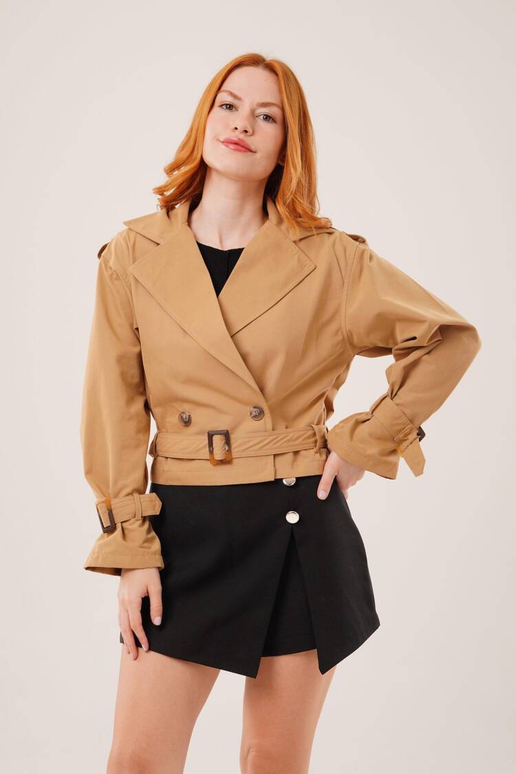 Beige Trenchcoat - Elegant & Vintage Style