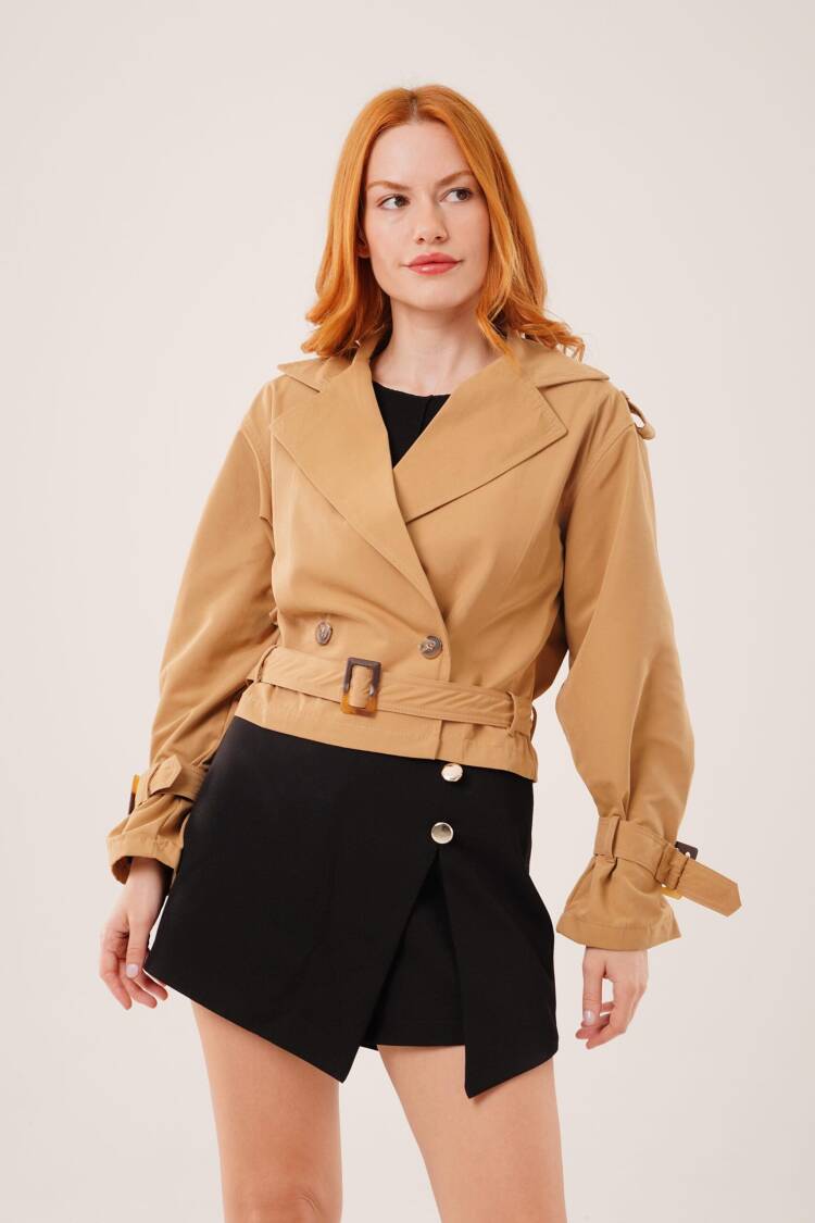 Beige Trenchcoat - Elegant & Vintage Style