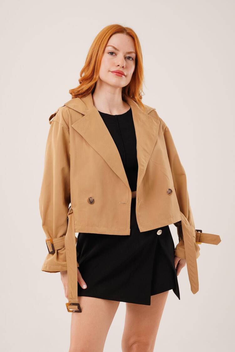 Beige Trenchcoat - Elegant & Vintage Style