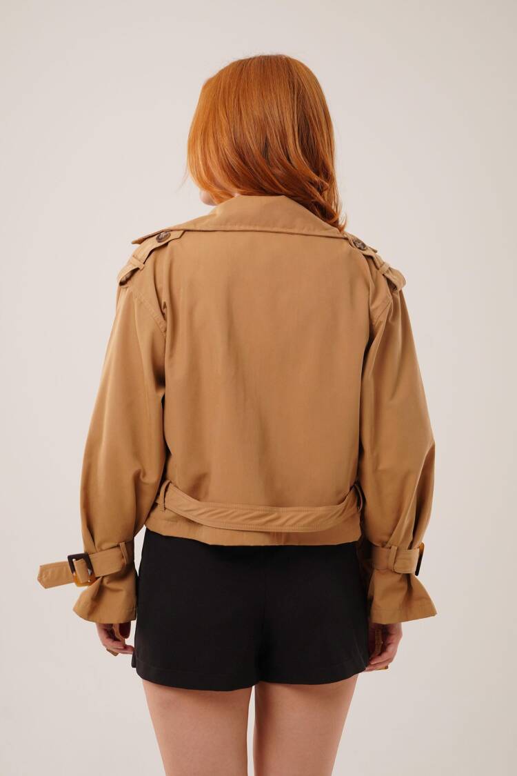 Beige Trenchcoat - Elegant & Vintage Style