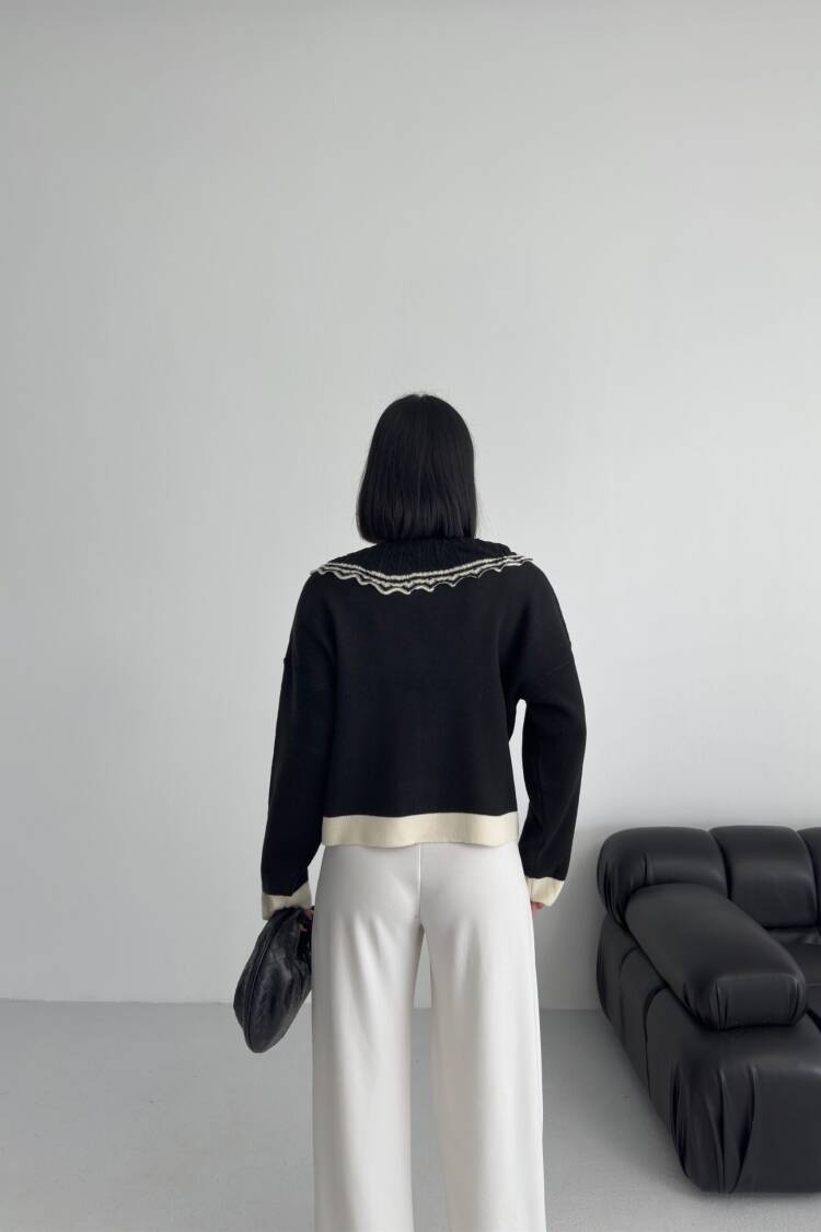 Sweater With Round Neck And Regular Fit