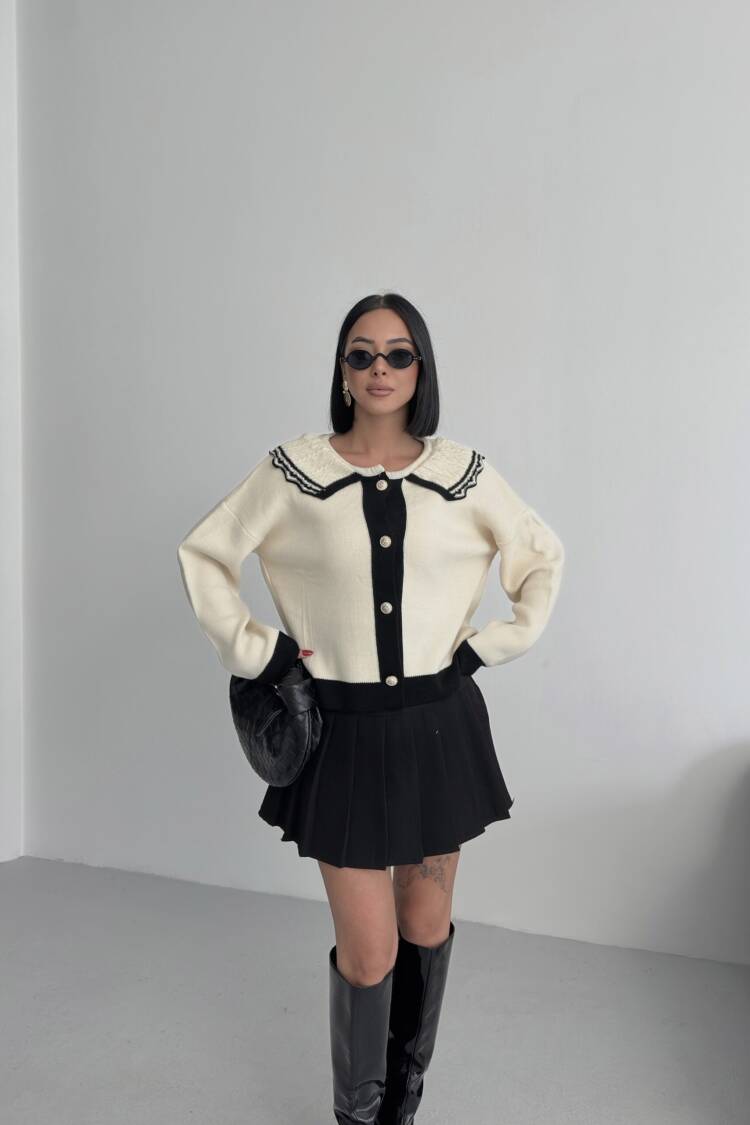 Beige Sweater With Round Neck And Long Sleeves