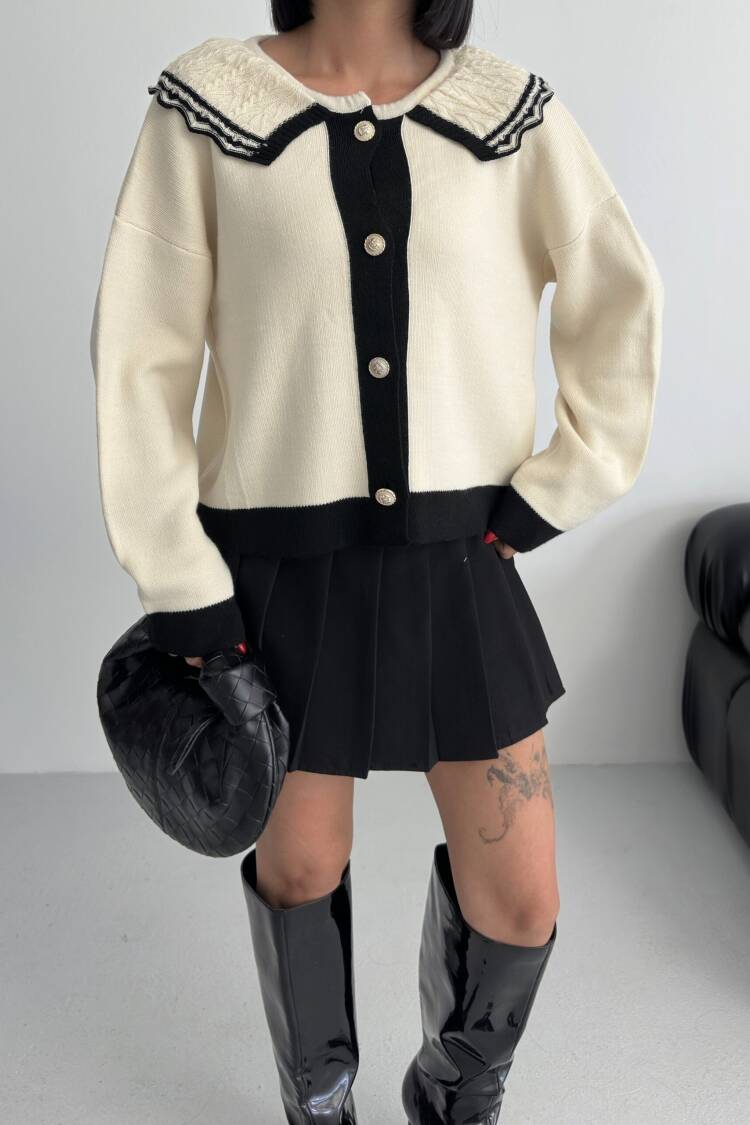Beige Sweater With Round Neck And Long Sleeves