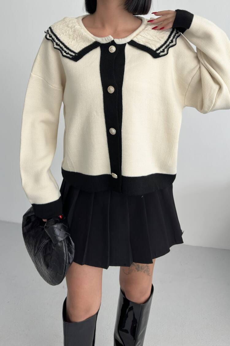 Beige Sweater With Round Neck And Long Sleeves