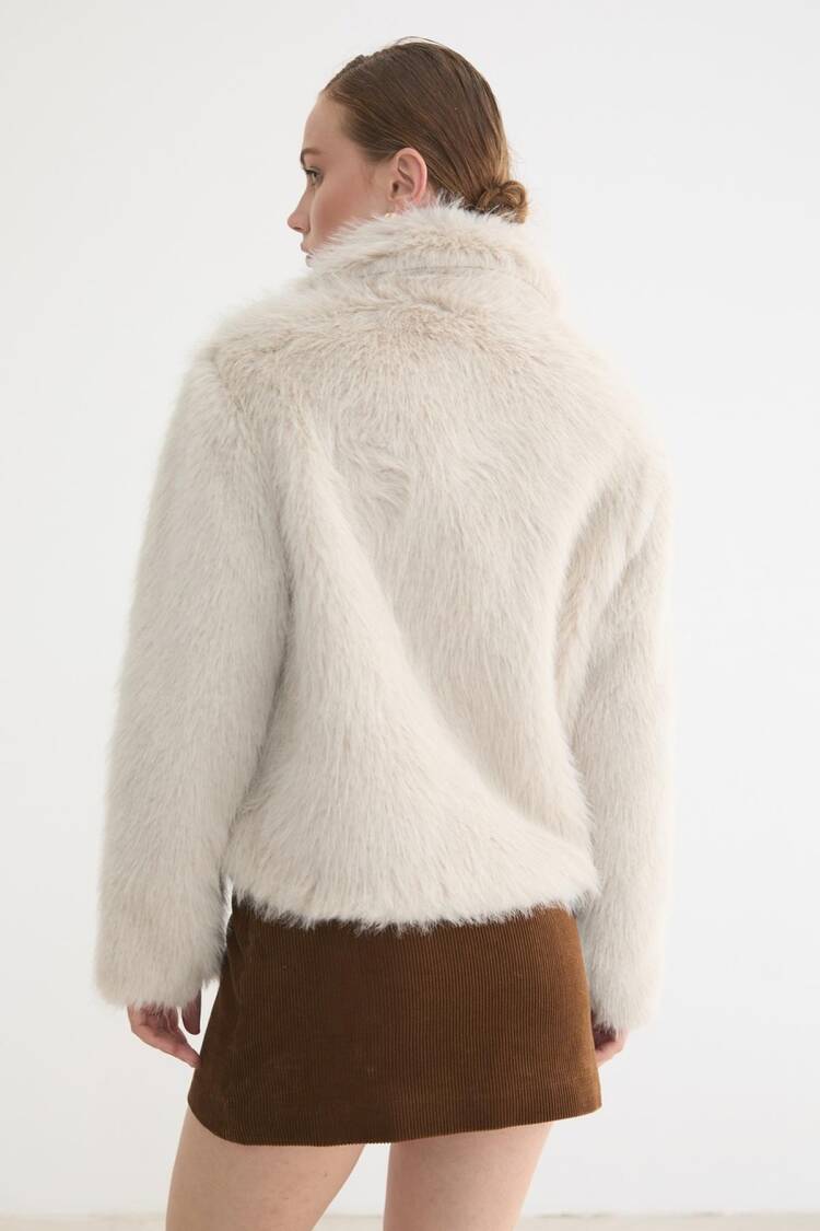 Ecru Fur Coat With Elegant Glam Vintage Style