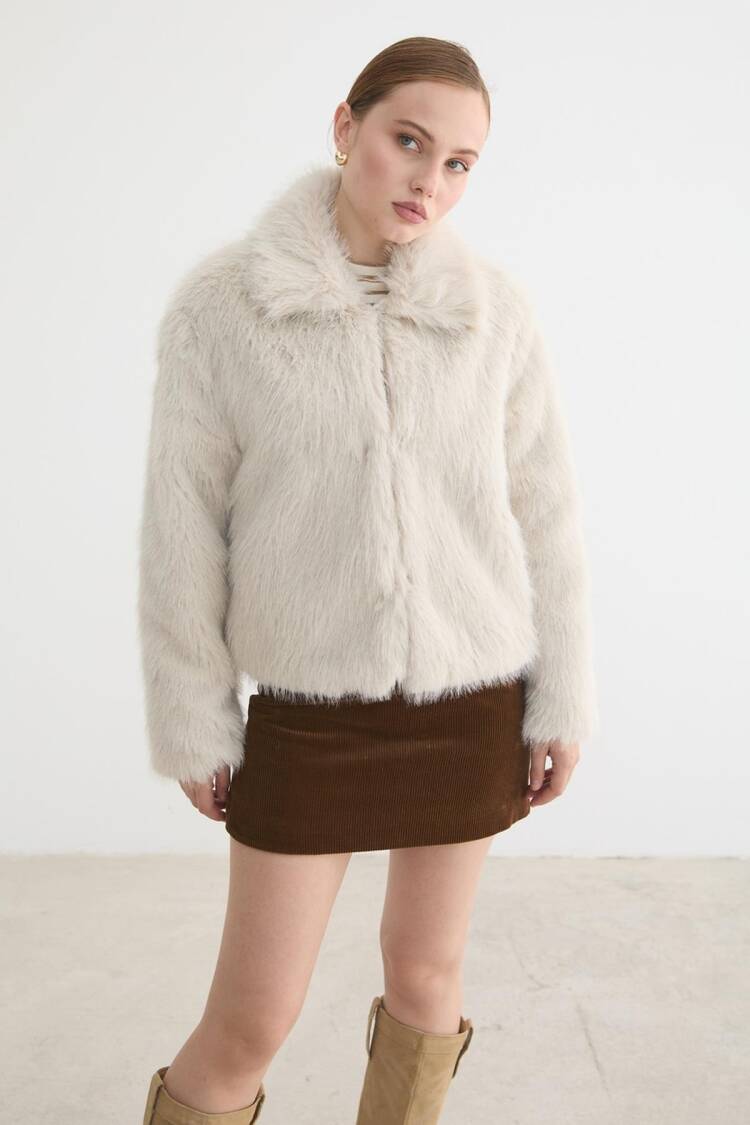 Ecru Fur Coat With Elegant Glam Vintage Style