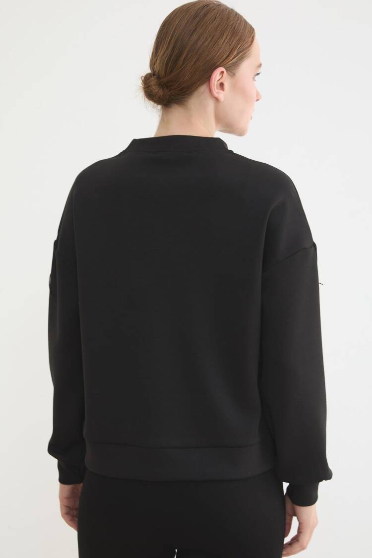 Sweatshirt With Floral Pattern And Round Neck