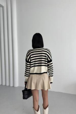 Striped Crop Cardigan With Buttoned Closure - Brand: My Fashion - Women & Kids, Baby Clothes Wholesale - Globality Store