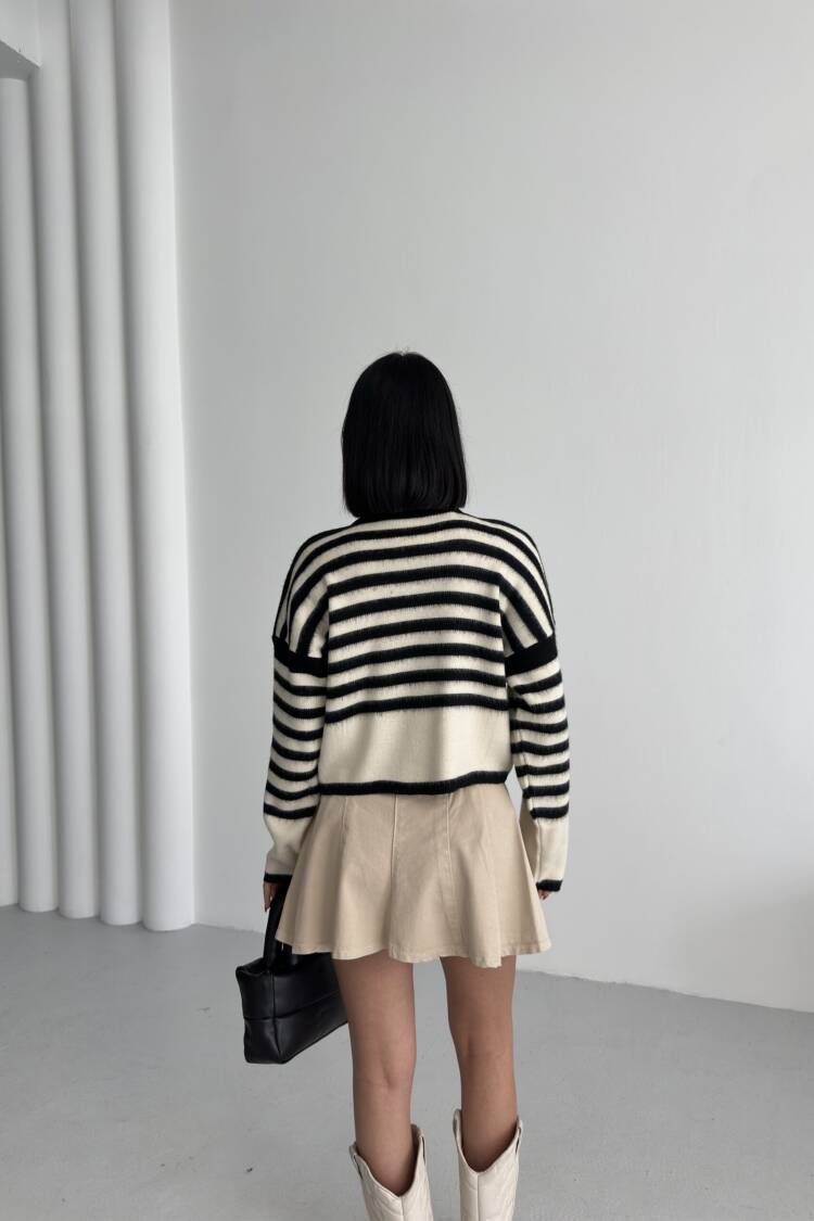 Striped Crop Cardigan With Buttoned Closure