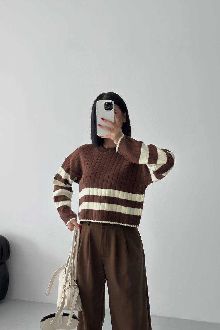 Striped Crew Neck Sweater With Long Sleeves