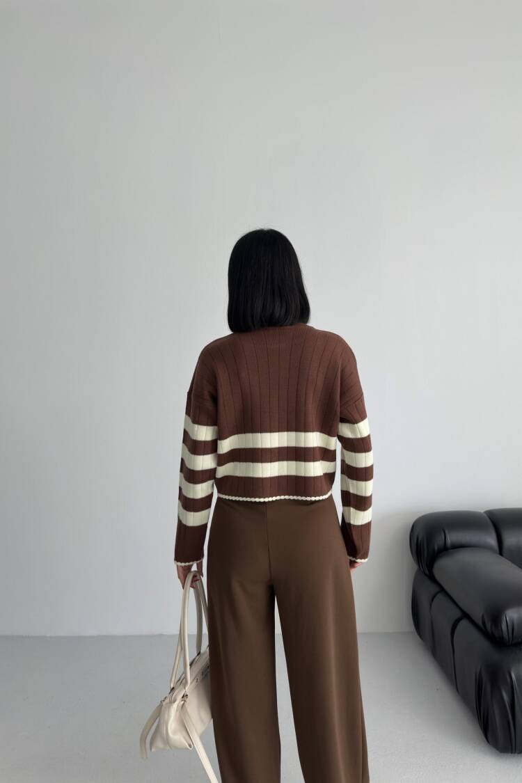 Striped Crew Neck Sweater With Long Sleeves