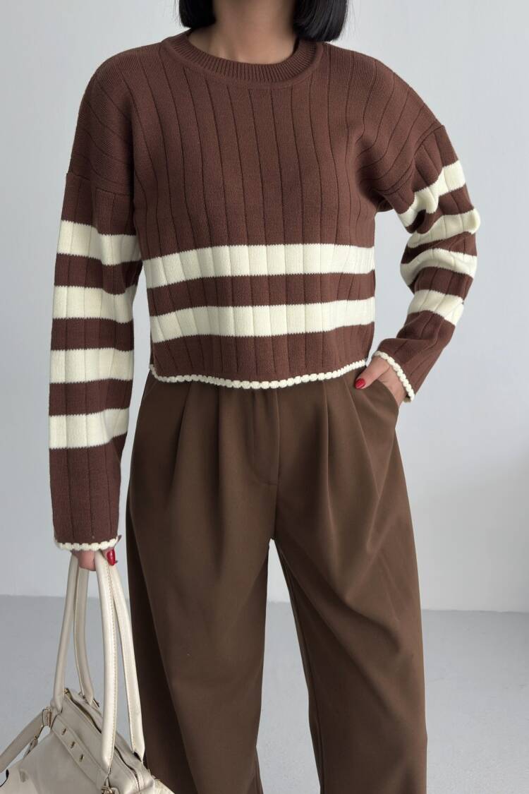 Striped Crew Neck Sweater With Long Sleeves