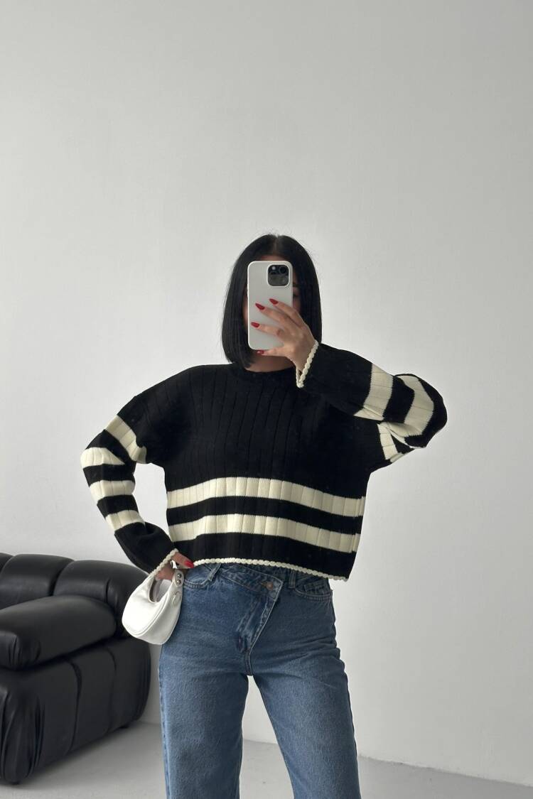 Casual Sweater With Striped Pattern