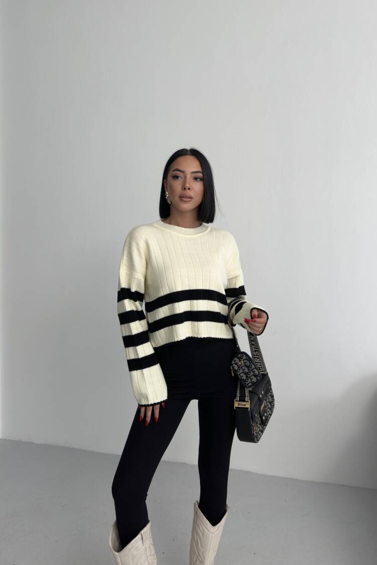 White Oversized Fit Crew Neck Crop Sweater