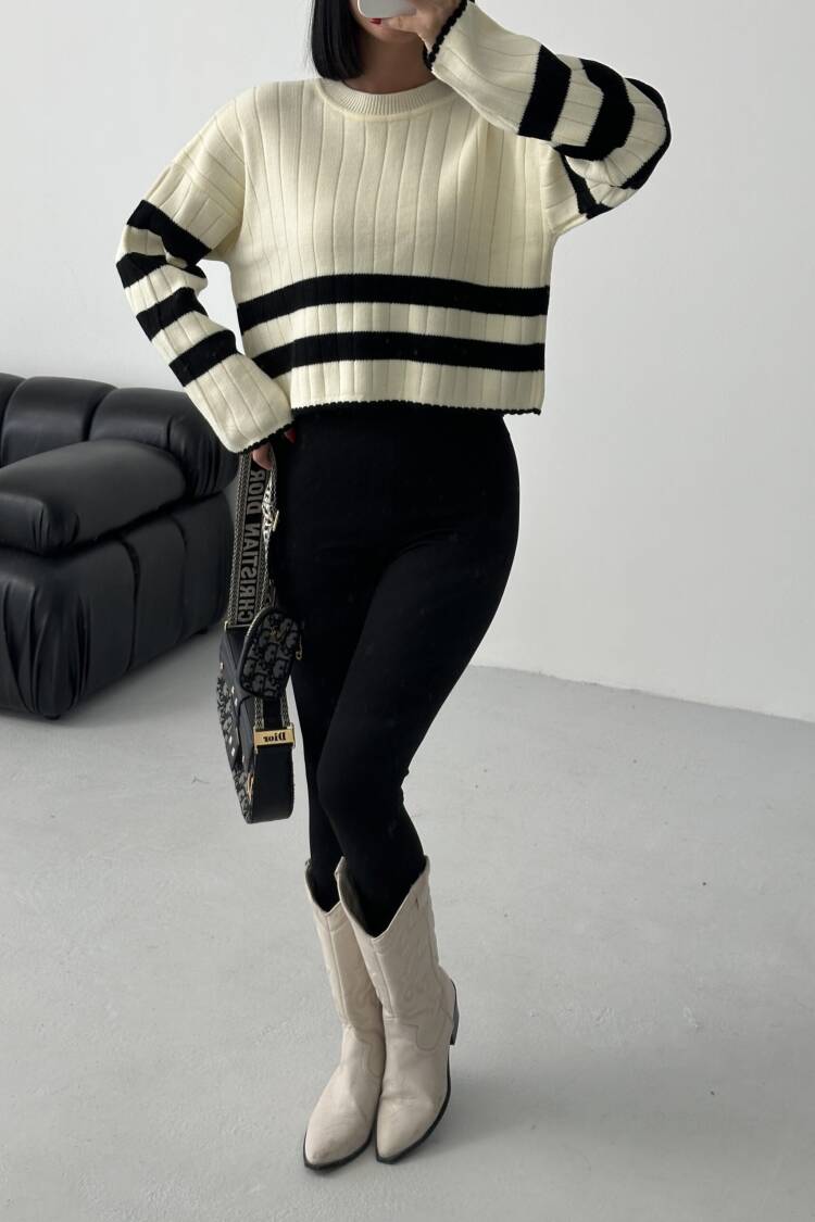 White Oversized Fit Crew Neck Crop Sweater