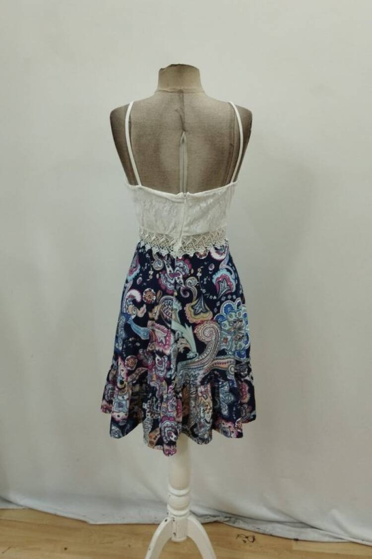 White Fit And Flare Dress With Sweetheart Neck