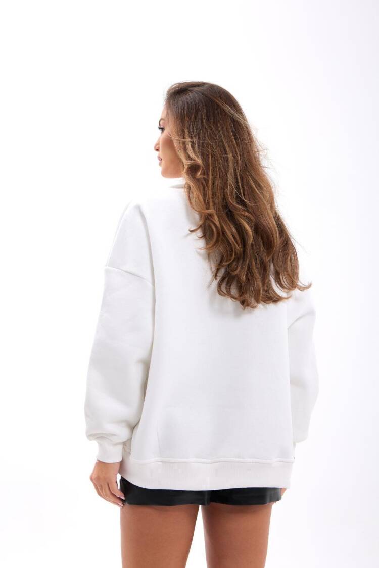White Sweatshirt With Hooded Neck And Oversized Fit